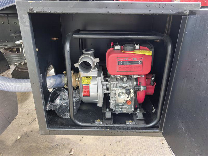 Howo 7000L water tanker fire truck (4)