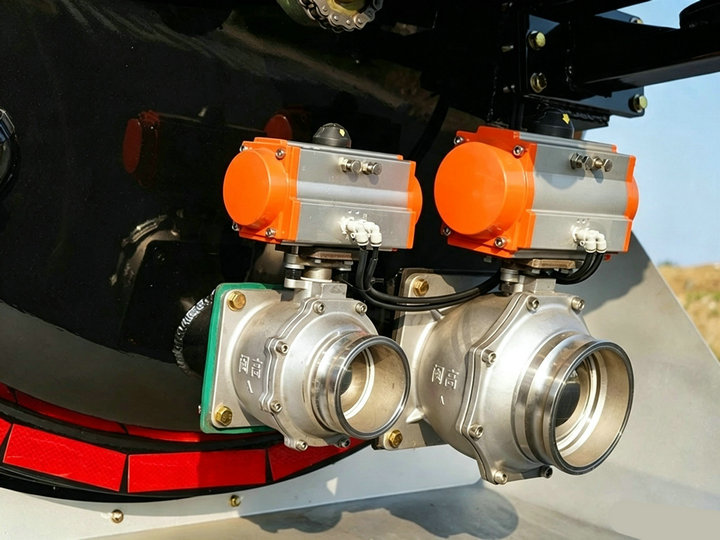 ISUZU Sewer Combination Jetting Vacuum Tanker Truck 10T (15) ISUZU Sewer Combination Jetting Vacuum Tanker Truck 10T (15)