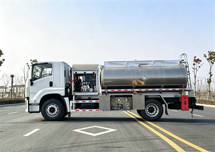 Isuzu 10000L Aviation Refueler Truck (7)