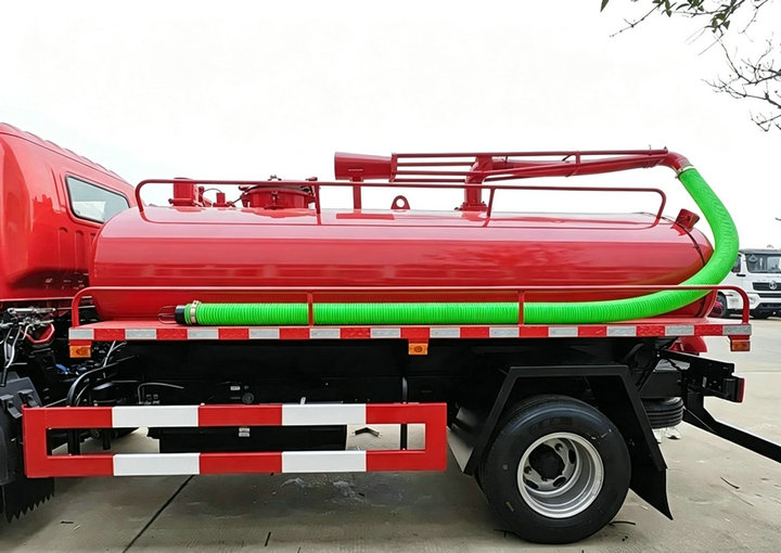 HOWO 5 CBM Sludge Sewage Septic Vacuum Suction Tanker Truck (7) HOWO 5 CBM Sludge Sewage Septic Vacuum Suction Tanker Truck (7)