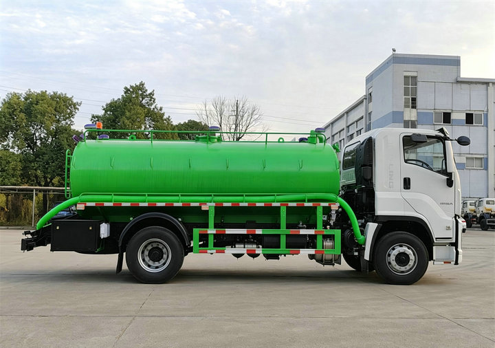 ISUZU FVR Septic Vacuum Truck (6)
