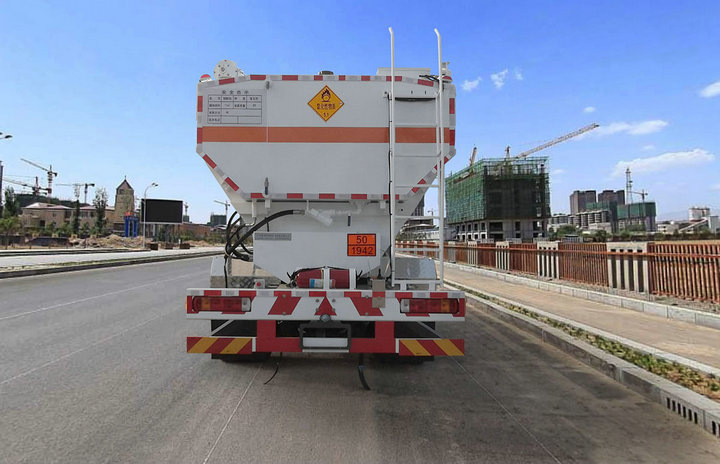 FOTON 8T Bulk On-site Mixed ANFO Explosives Mixing And Charging Truck (1)