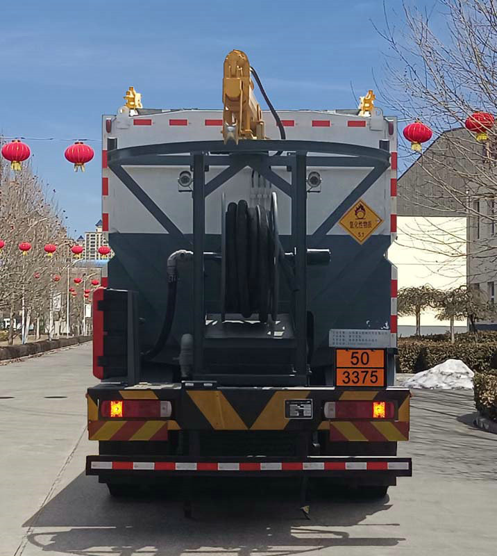 ANFO emulsion Explosive Delivery Truck for Onsite Mixing and Loading (7)