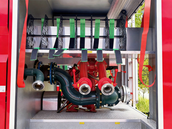 HOWO 6000L Water Tank Fire Trucks (4)