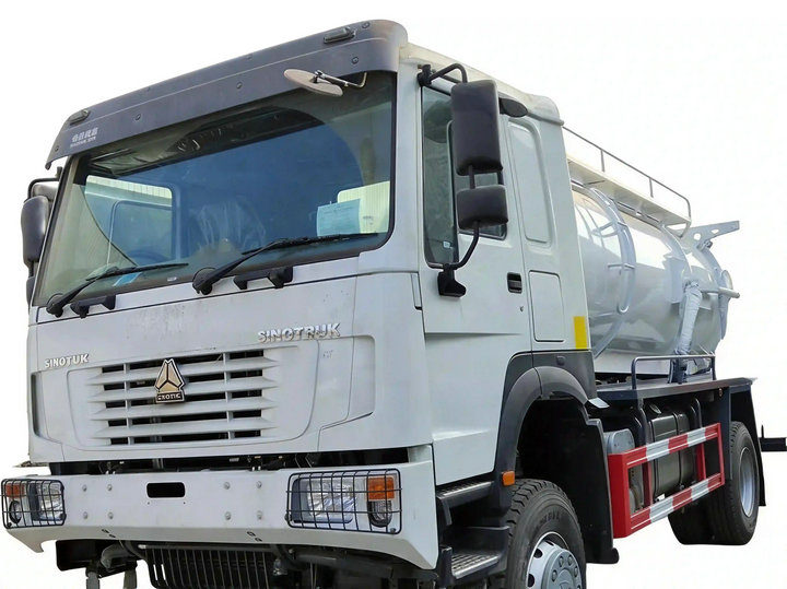 HOWO 4×4 Sewage Suction Truck 10,000L Off-Road Vacuum Tanker