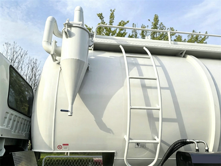 Isuzu Combination Sewer Vaccum Jetter Truck Flushing Cleaning 6000L Sewage+4000L Clean Water (4)