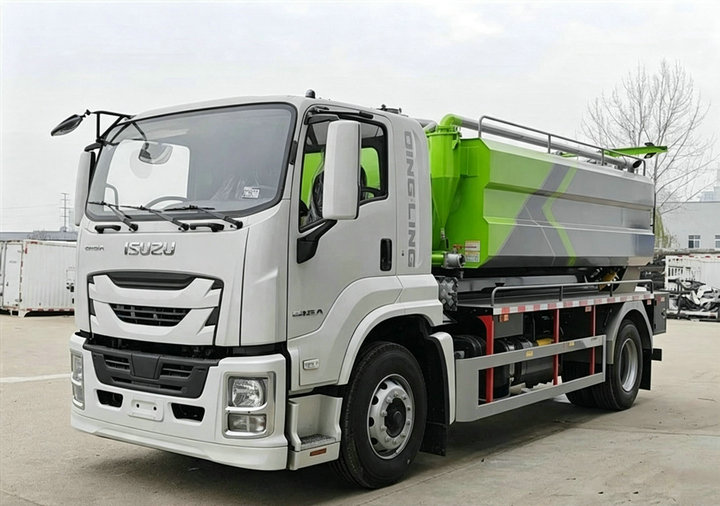 ISUZU FTR Combined Sewer Jetting and Vacuum Truck 8000L Sewage+4000L Clean Water (7) ISUZU FTR Combined Sewer Jetting and Vacuum Truck 8000L Sewage+4000L Clean Water (7)