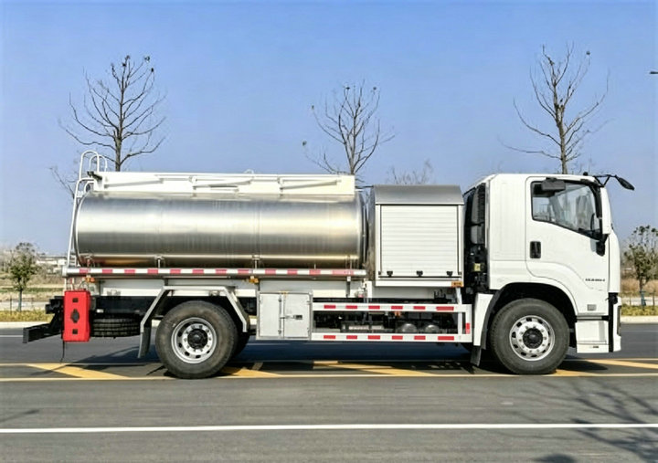 Isuzu 10000L Aviation Refueler Truck (12)