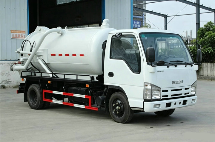 Isuzu NKR Vacuum Suction Truck 3KL Cesspit Tank Truck (1)