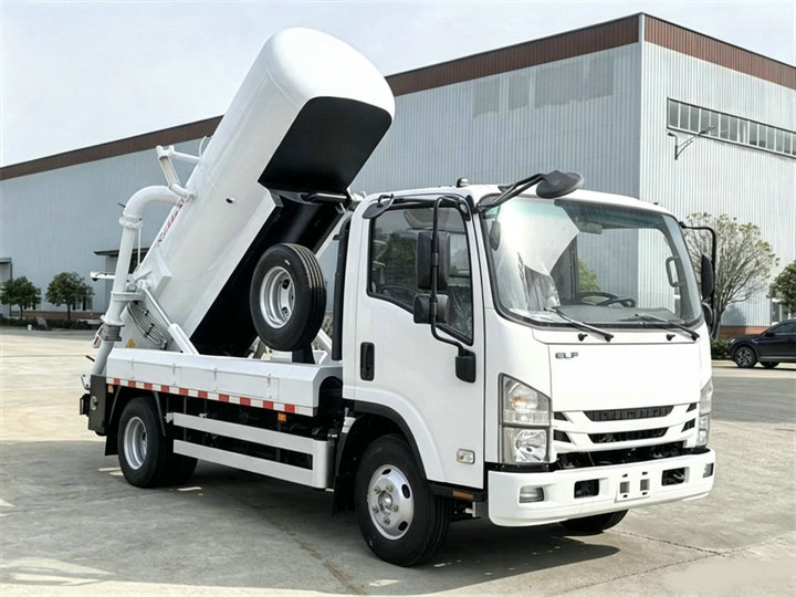 Isuzu Sewer Vacuum Jetting Flushing And Cleaning Truck 2000L (10)