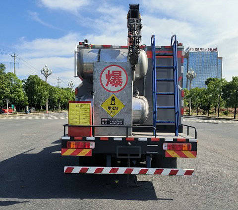 HOWO 10Ton ANFO Mixed Emulsion Explosive Truck with Loading Charging Telescopic Boom Crane