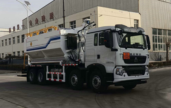 ANFO emulsion Explosive Delivery Truck for Onsite Mixing and Loading (24)