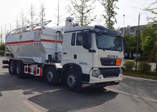 18T HOWO Bulk Granular ANFO Explosive Delivery Truck for Onsite Mixing and Loading