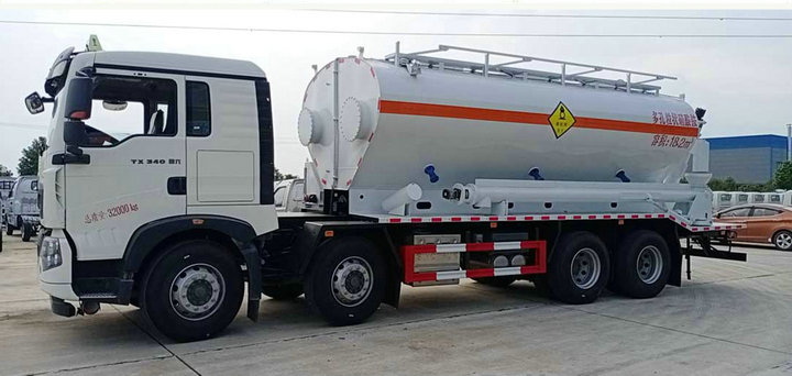 Emulsion ANFO Trucks (11)