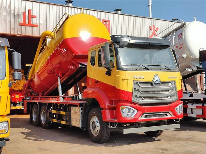 HOWO Combined sewer jetting and vacuum trucks (11)