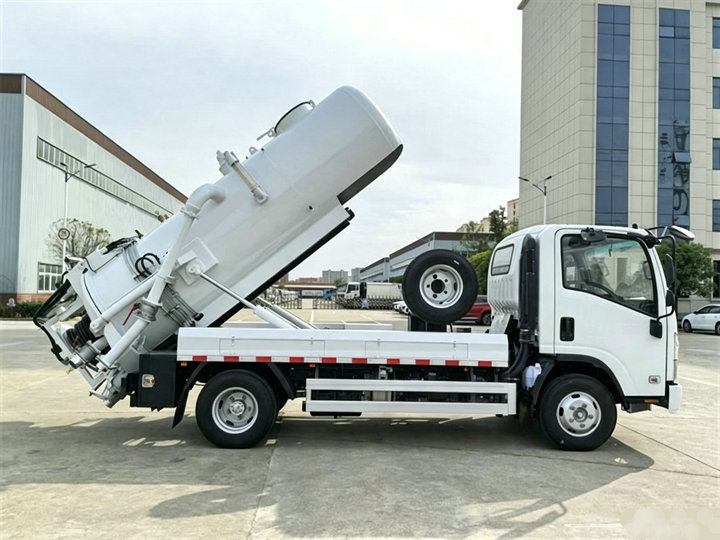 Isuzu Sewer Vacuum Jetting Flushing And Cleaning Truck 2000L (9)