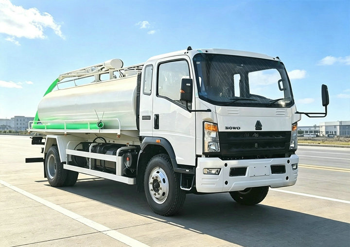HOWO Vacuum Cesspit Emptier Tanker Truck (12)