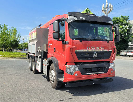 HOWO 10Ton ANFO Mixed Emulsion Explosive Truck with Loading Charging Telescopic Boom Crane