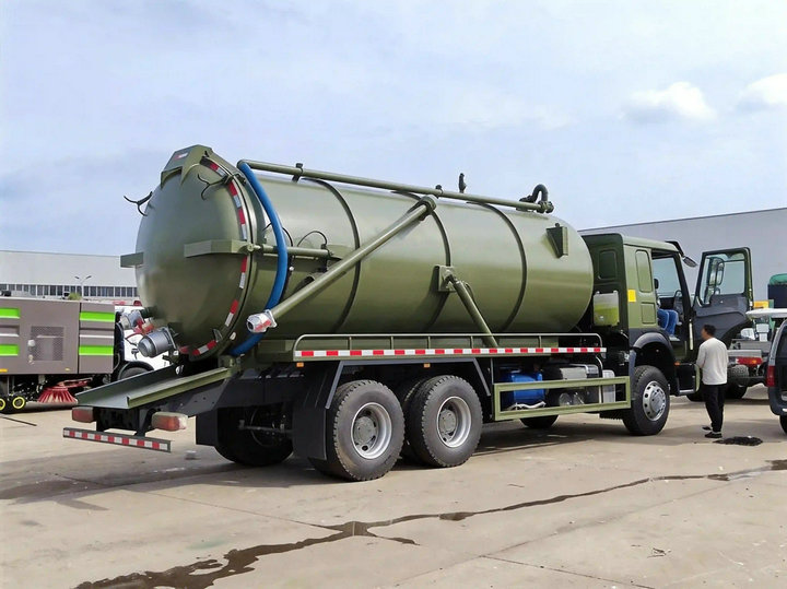 HOWO Vacuum Sucker Truck (6)