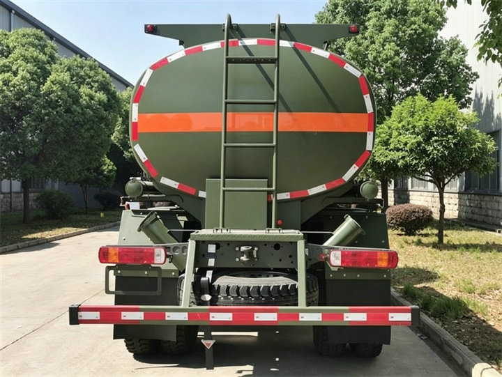 HOWO 4x4 Fuel truck Refueling Bowser (12)