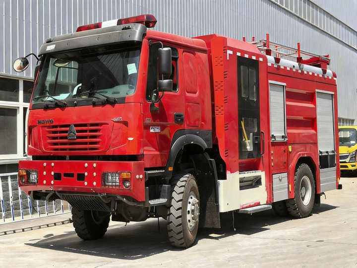 HOWO 4&times;4 AWD Fire Fighting Trucks 5000L Water 2000L Foam (13)