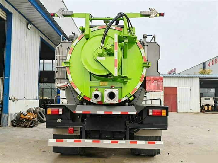 ISUZU FTR Combined Sewer Jetting and Vacuum Truck 8000L Sewage+4000L Clean Water (10) ISUZU FTR Combined Sewer Jetting and Vacuum Truck 8000L Sewage+4000L Clean Water (10)