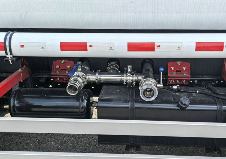Stainless Steel Dust Control Water Bowser Sprinkler Truck (7)