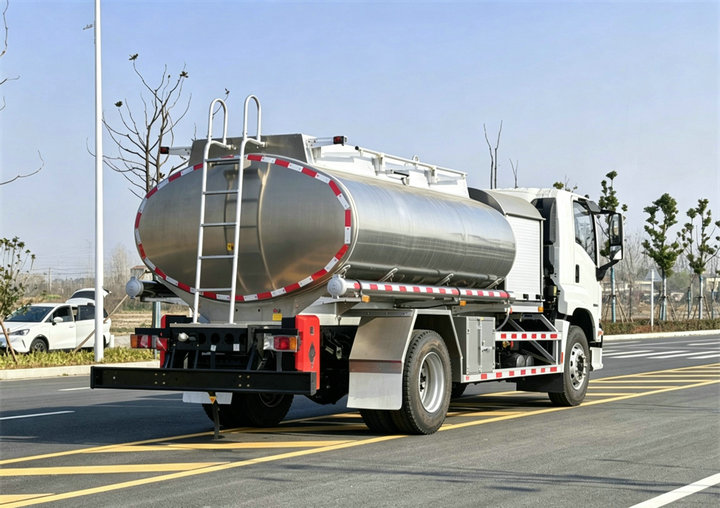 Isuzu 10000L Aviation Refueler Truck (4)