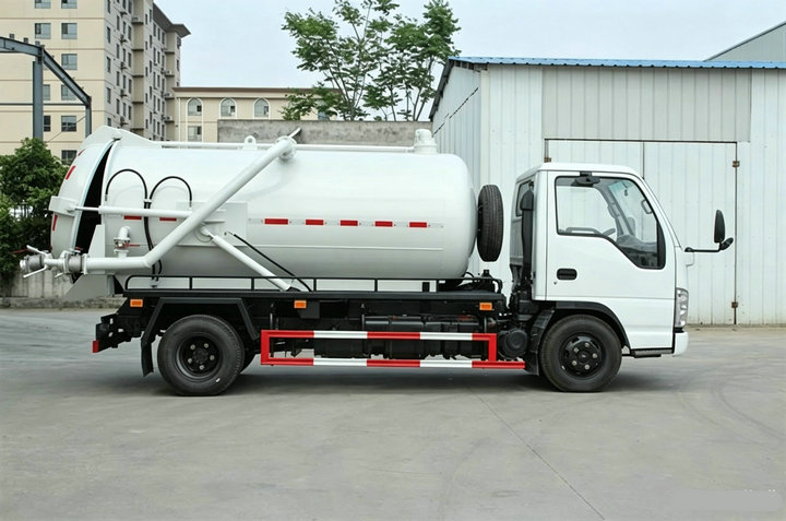 Isuzu NKR Vacuum Suction Truck 3KL Cesspit Tank Truck (13)