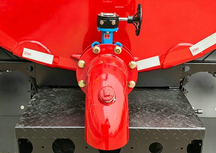 HOWO 5 CBM Sludge Sewage Septic Vacuum Suction Tanker Truck (12) HOWO 5 CBM Sludge Sewage Septic Vacuum Suction Tanker Truck (12)