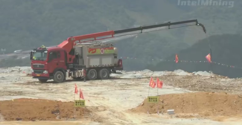 HOWO On-site Mixed Emulsion Explosive Trucks (6) HOWO On-site Mixed Emulsion Explosive Trucks (6)