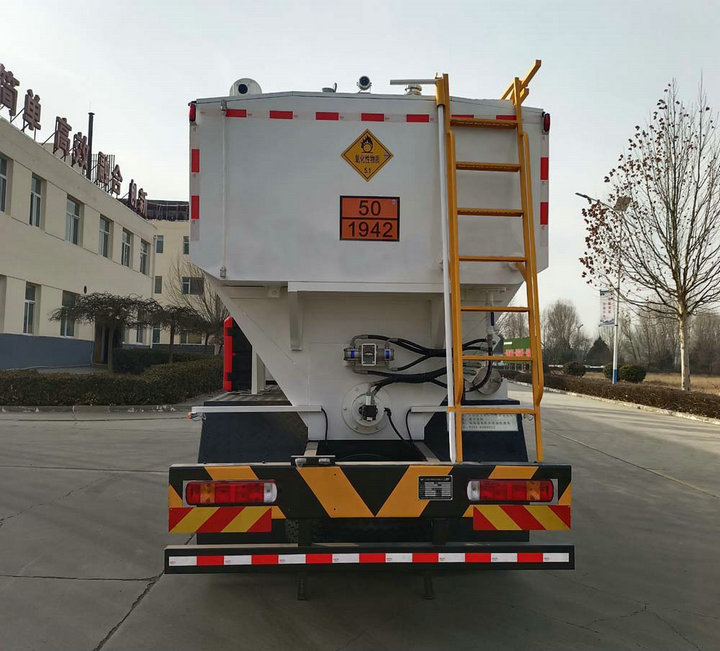 ANFO emulsion Explosive Delivery Truck for Onsite Mixing and Loading (26) ANFO emulsion Explosive Delivery Truck for Onsite Mixing and Loading (26)