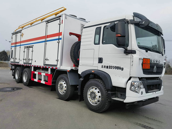 Emulsion ANFO Trucks (14) Emulsion ANFO Trucks (14)